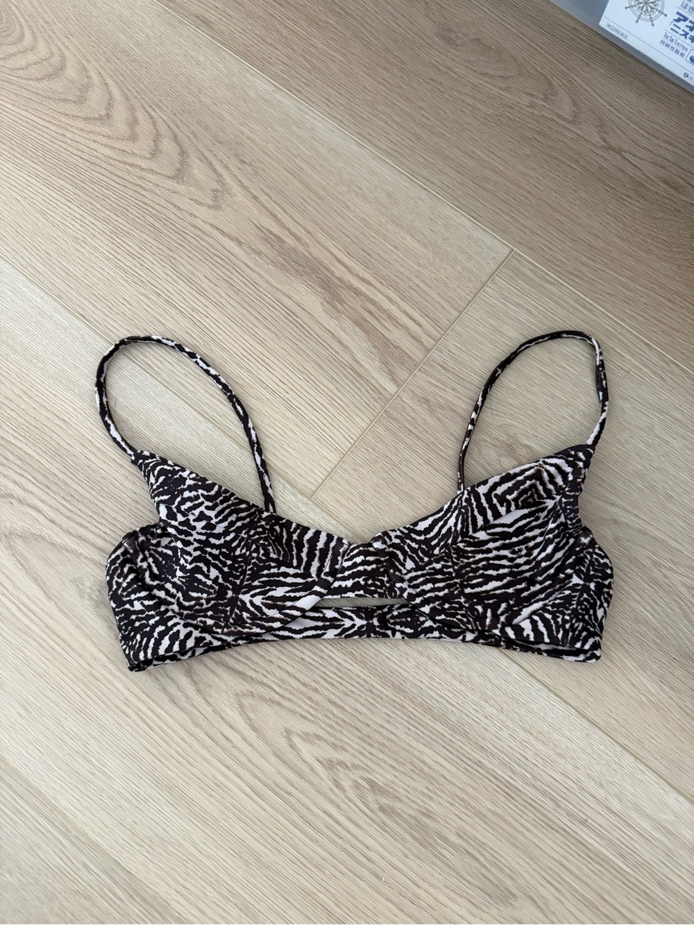 Benoa Shea top